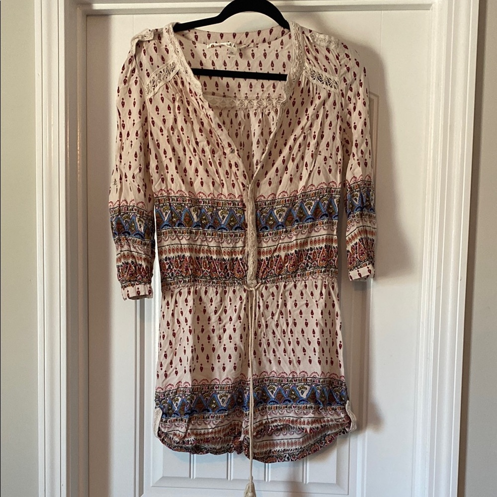 Last chance!! Cream 3/4 Sleeve Tie Front Tunic